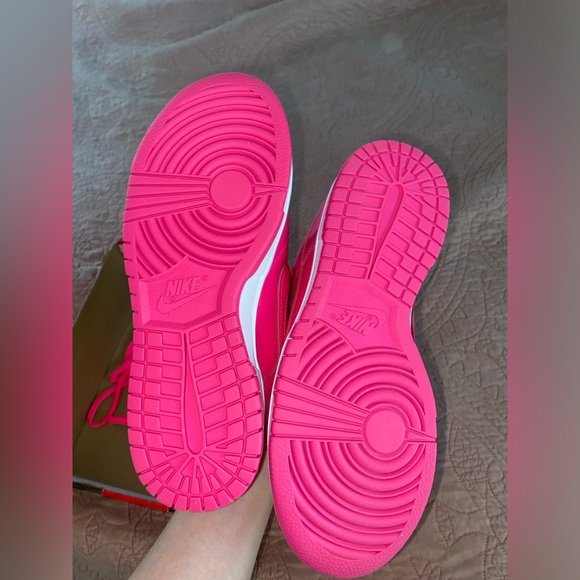 BNWB Nike Dunk Low Hyper Pink - Picture 6 of 8